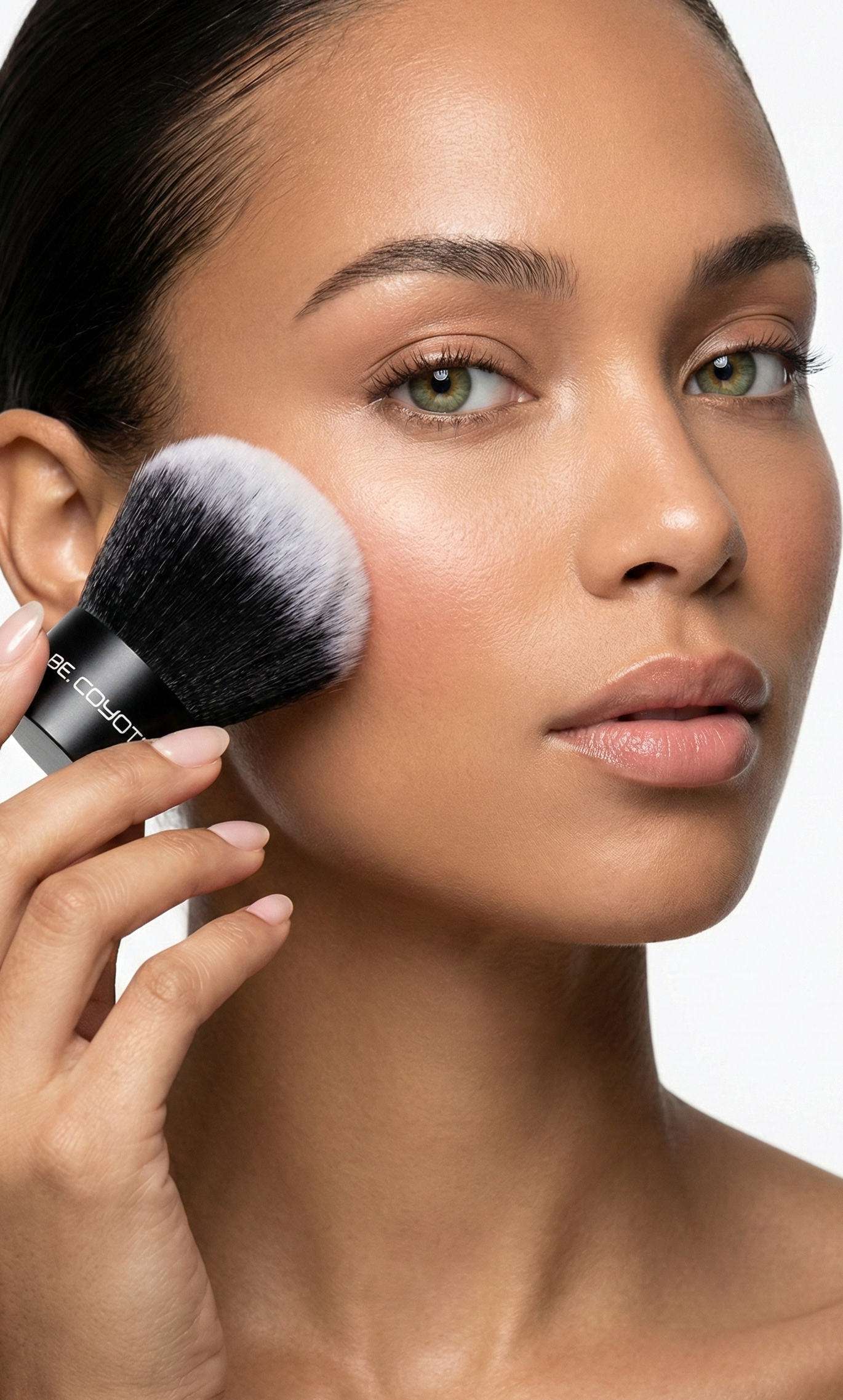 woamn holding be coyote kabuki brush